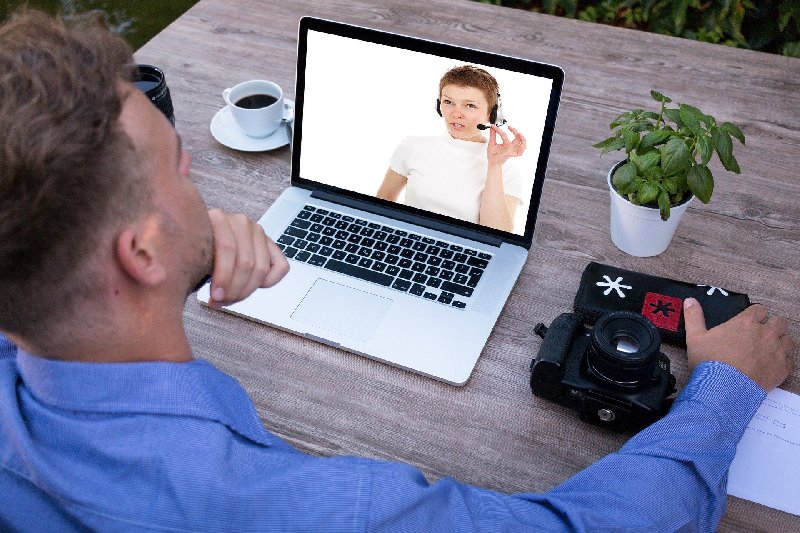 Dlaczego warto uczestniczyć w szkoleniach online?