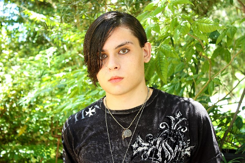 Fryzura w stylu emo, czy jest jeszcze modna?